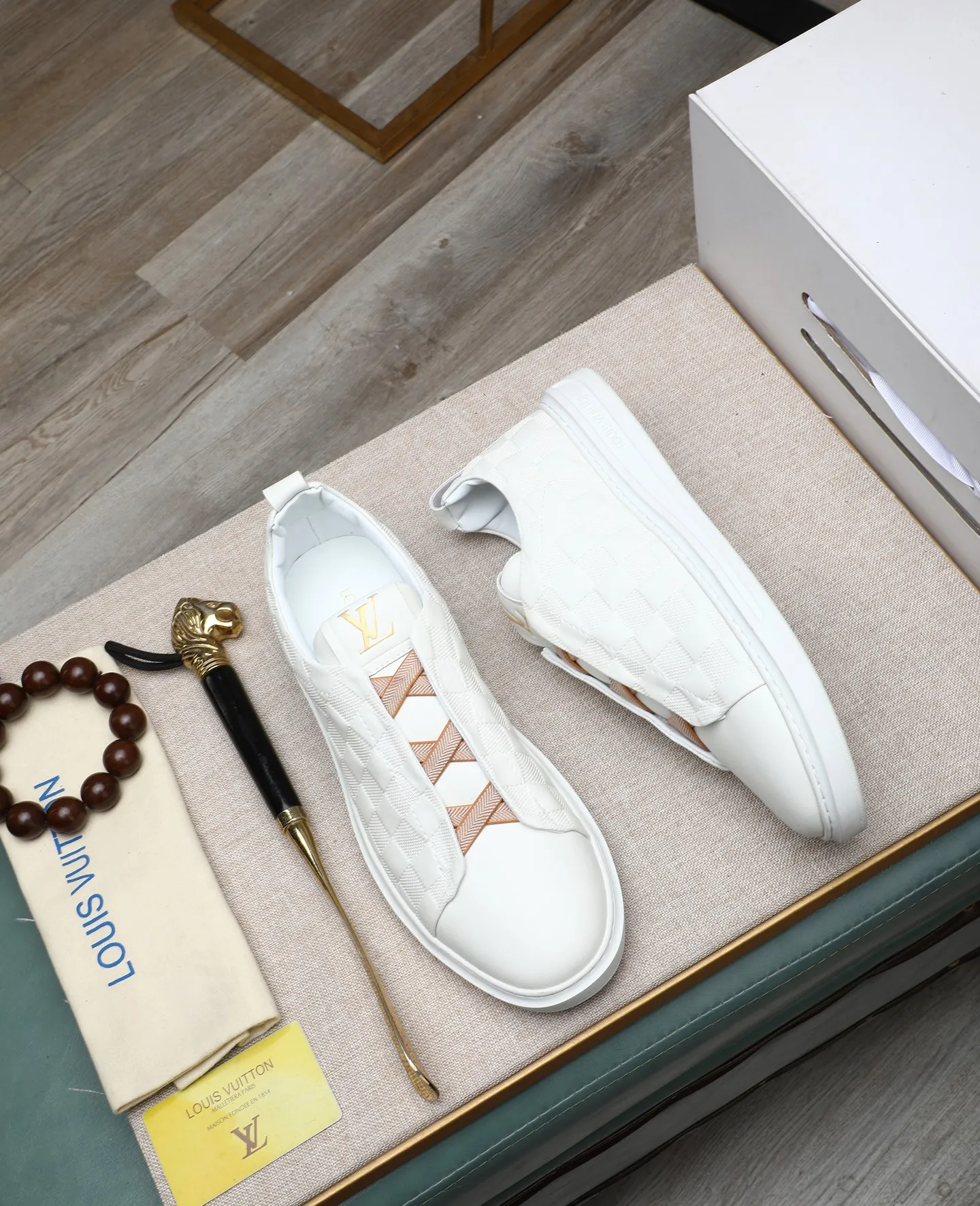 Men's shoes 💰460 【LOUIS VUITTON】Louis Vuitton 2 new products 👟Milan fashion show style 🇰🇾🇰🇾LV family logo, celebrity style, a must-have for fashionistas ⚠️Imported materials ➕Cow leather ➕Breathable leather lining ➕Special outsole 👞Number 38-44 (45 46 custom-made)